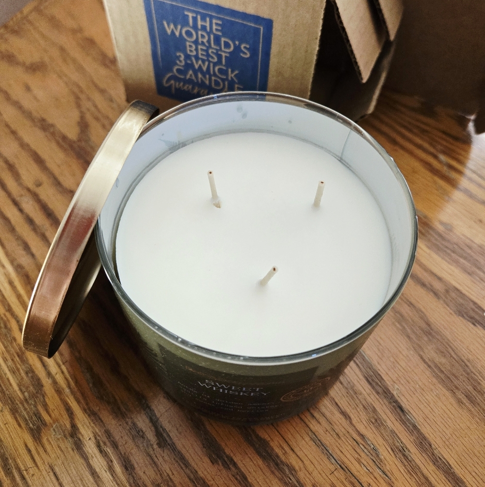 🛍BOGO 50% OFF🕯NWT‼️ Bath & Body Works "Sweet Whiskey" 3-wick Candle - Picture 3 of 11